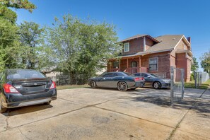 Property grounds - < 4 Mi to UAB & Dtwn: Updated Birmingham Apt (Birmingham)