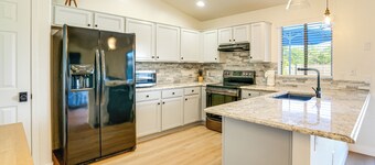 Putting Green & Pool! Peoria Home Near Sports