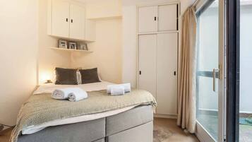 2 habitaciones, escritorio, cuna de viaje y wifi