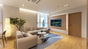 En 32-tommers smart-TV med digitale kanaler