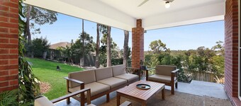 Gold Coast Family Stay - 4BR Near Theme Parks