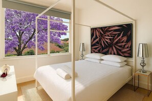 3 bedrooms, desk, iron/ironing board, WiFi