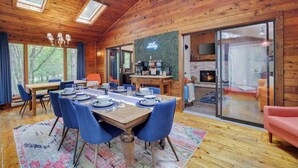 Dining - Gloria's Hot Tub Game Room Fire Pit (Blakeslee)