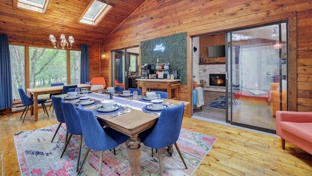 Dining - Gloria's Hot Tub Game Room Fire Pit (Blakeslee)