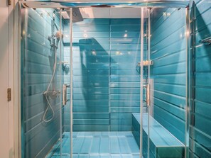 Deluxe appartement, balkon, uitzicht op stad | Badkamer