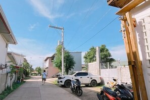 المنطقة المحيطة بالمنشأة