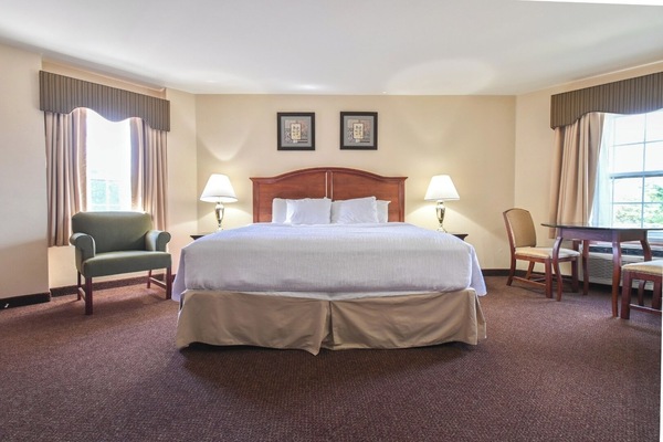 Unwind in a spacious king bed with soft, glowing light.