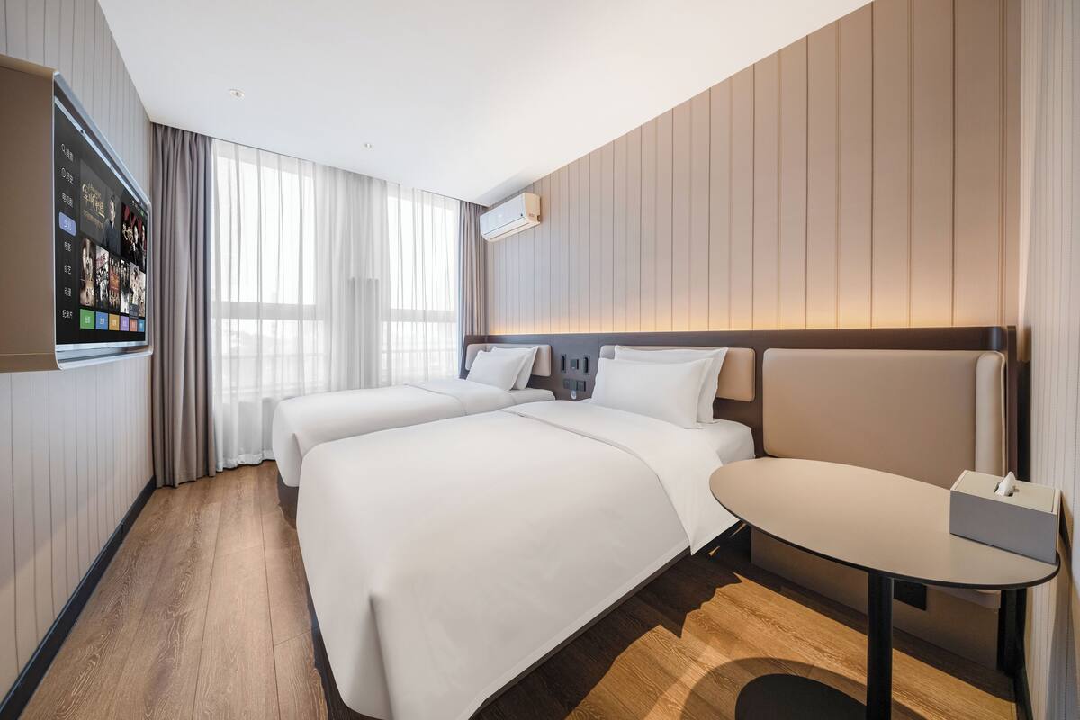Basic Double Room | Desk, WiFi (free)
