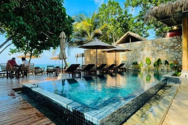 Hồ bơi ngoài trời