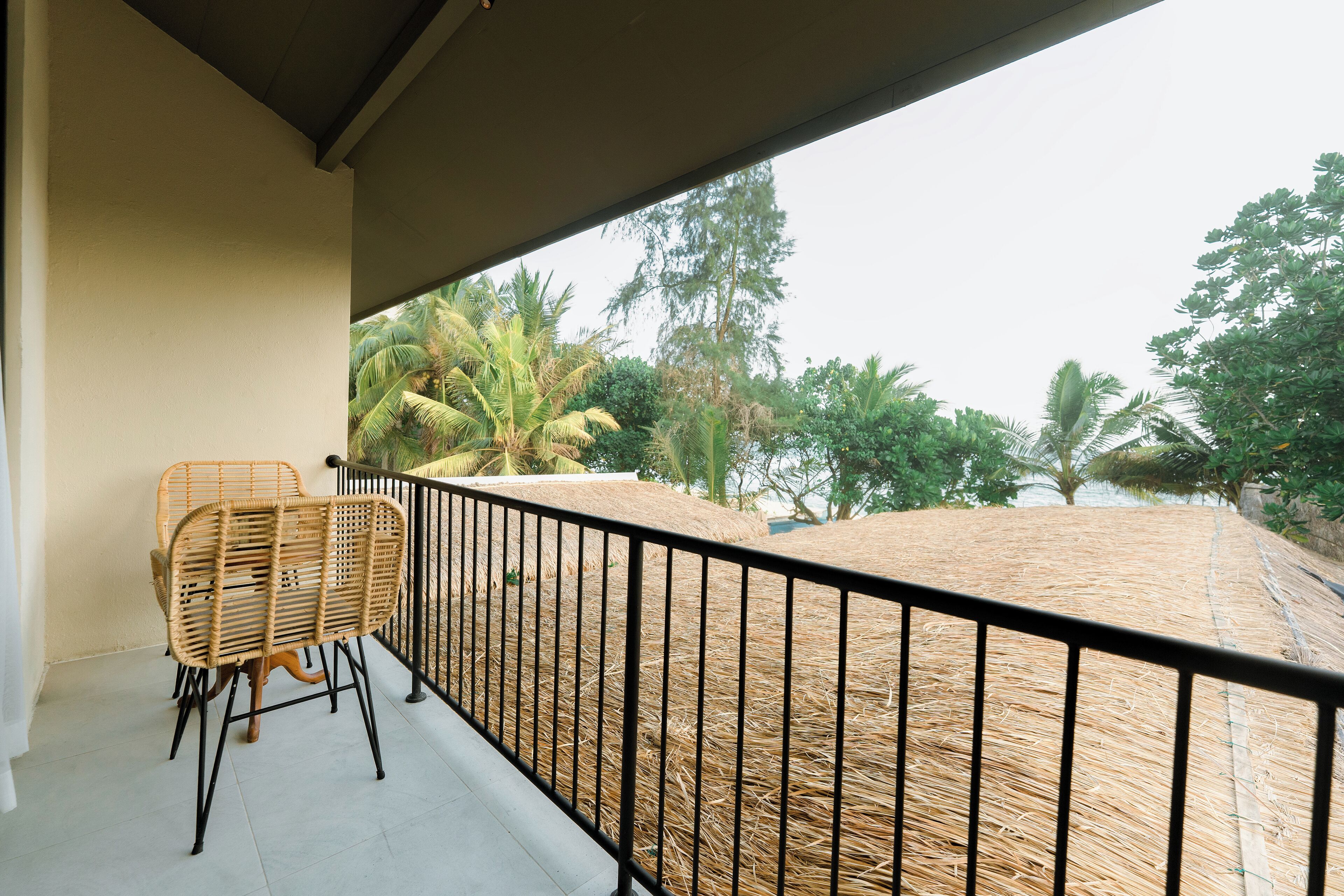 Chambre Double Deluxe, balcon, vue plage | Bureau, espace de travail pour ordinateur portable, rideaux occultants