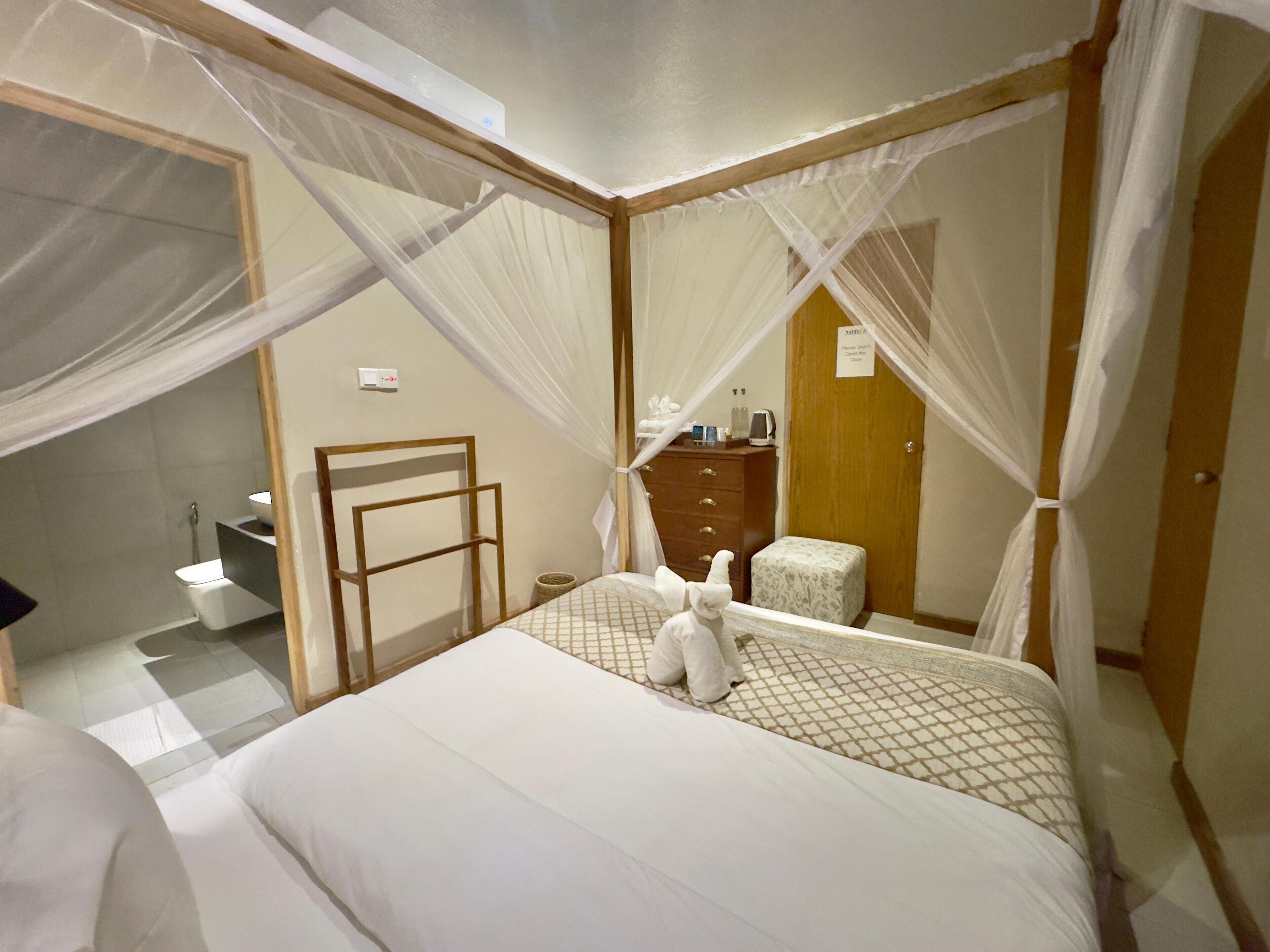 Deluxe Single Room (No View) | Desk, laptop workspace, blackout curtains, iron/ironing board