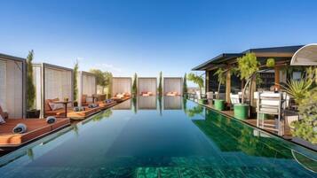 حمام سباحة خارجي