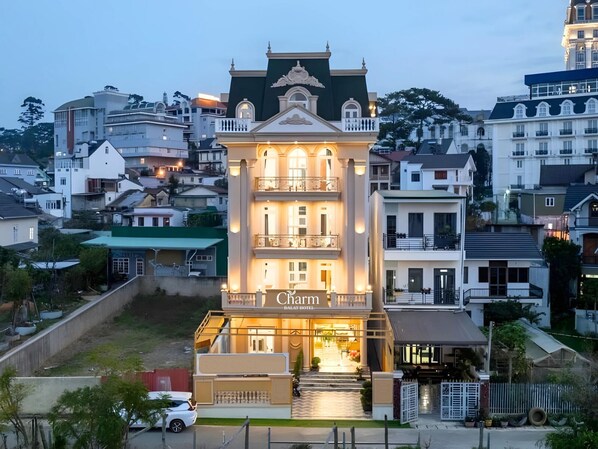 Bàn, khu vực làm việc phù hợp cho laptop 