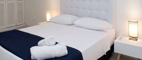 3 عدّة غرف نوم وخزنة داخل الغرفة وواي فاي مجانًا وملاءات أسرّة