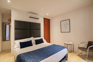 9 bedrooms, in-room safe, free WiFi, bed sheets