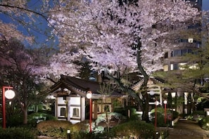 A traditional Japanese-style building with a garden, surrounded by cherry blossoms. - Takanawa Hanakohro, a Member of Small Luxury Hotels of the World (Tokyo)