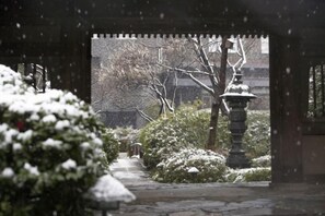 숙박 시설 구내