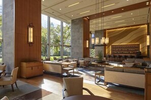 A spacious hotel lobby with a large seating area, a bar, and a view of the outdoors. - Takanawa Hanakohro, a Member of Small Luxury Hotels of the World (Tokyo)
