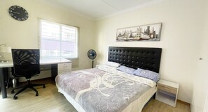 2 habitaciones, tabla de planchar con plancha, wifi y ropa de cama 