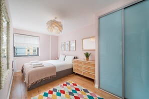 2 chambres, bureau, fer et planche à repasser, accès Internet