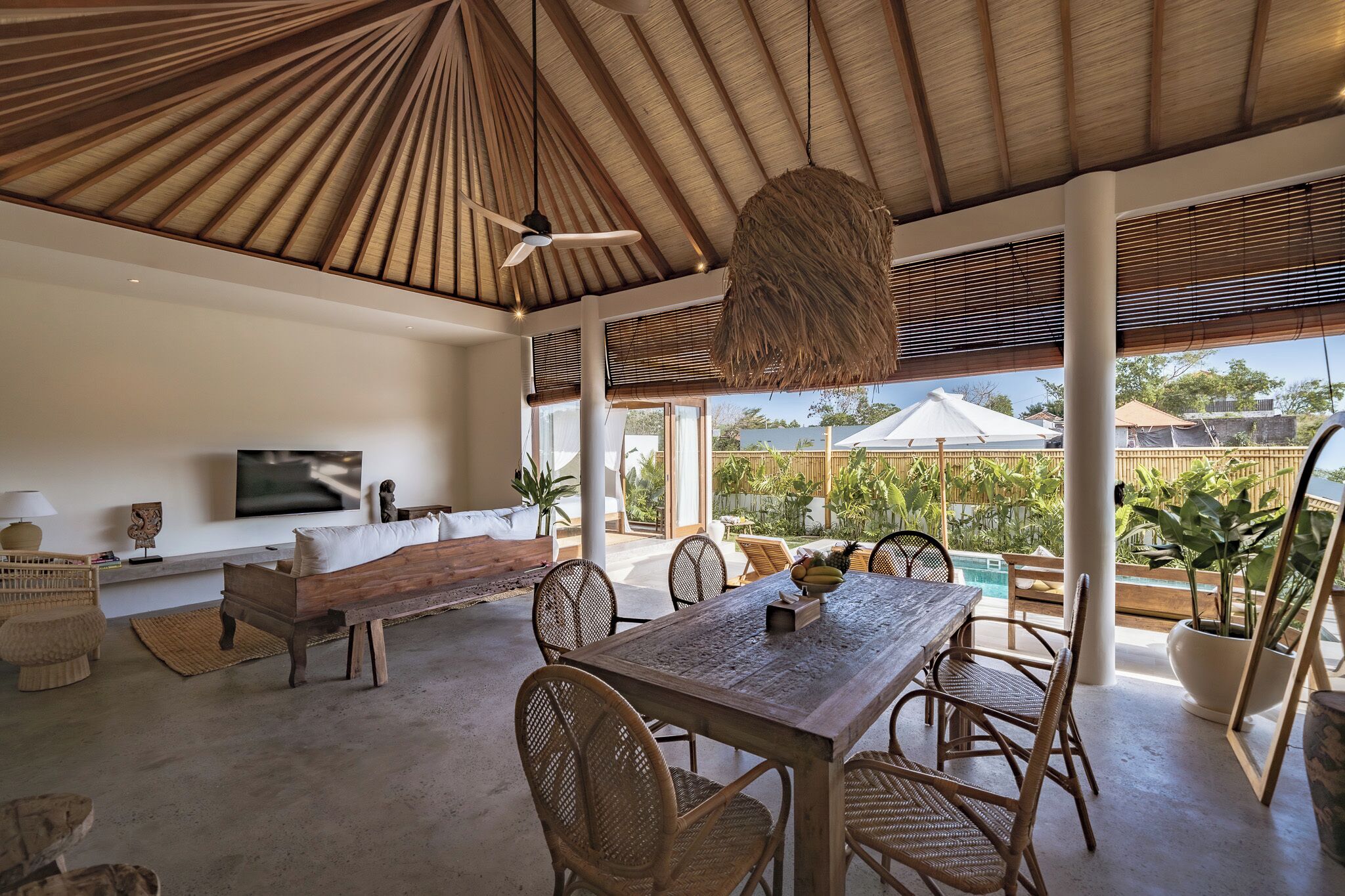 华丽别墅, 露台, 泳池景观 | 餐厅