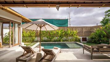 Vila Deluks, patio, pemandangan kolam renang | Teras/patio