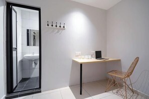 Room - Hako Xpress Tampoi (Johor Bahru)