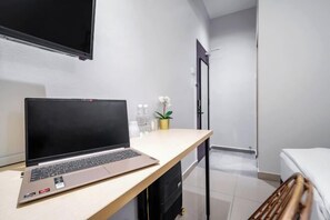 Room - Hako Xpress Tampoi (Johor Bahru)
