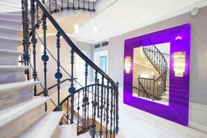 Cribs/infant beds