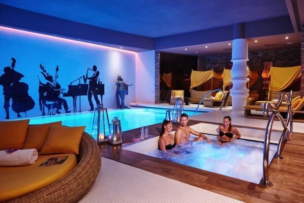 Indoor pool - Aria Hotel Budapest by Library Hotel Collection (Budapest)