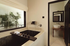 Sera Family Suite with Bathtub | Bathroom | Free toiletries, hair dryer, bathrobes, slippers
