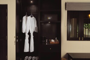 Armoire