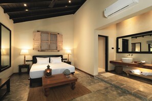 Olu Bungalow with Private Pool | Egyptian cotton sheets, premium bedding, memory foam beds, in-room safe