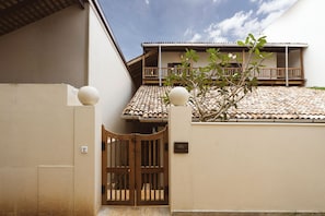 Lily Bungalow with Private Pool | Egyptian cotton sheets, premium bedding, memory foam beds, in-room safe - Beldon Boutique Hotel (Dikwella)