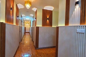 المنشأة من الداخل