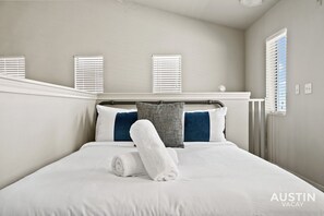 6 bedrooms, desk, iron/ironing board, free WiFi