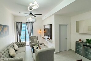 Restaurant - Discover Your 3-Bedroom Oasis at Sunsuria Forum (Shah Alam)