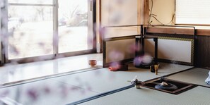 In-room safe, blackout curtains, iron/ironing board, free WiFi - THE LAKE KAWAGUCHIKOKURASHI (Fujikawaguchiko)