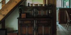 Zimmersafe, Verdunkelungsvorhänge, Bügeleisen/Bügelbrett