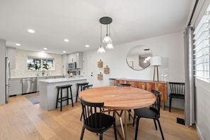 Dining - Oakley’s House | 20 Min to Snowbird Ski Resort (Sandy)
