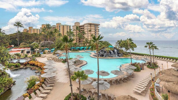 A resort with a large pool, lounge chairs, and a view of the ocean. - Great Oceanfront Resort in Maui - Family Friendly - Sleeps 6! (Kaanapali)
