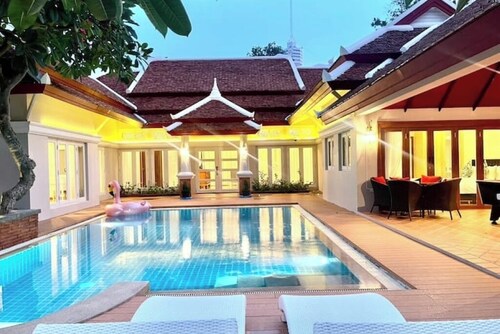 4 beds 10 mins walk to the beach