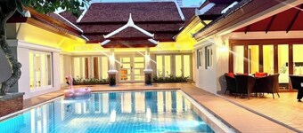 4 beds 10 mins walk to the beach