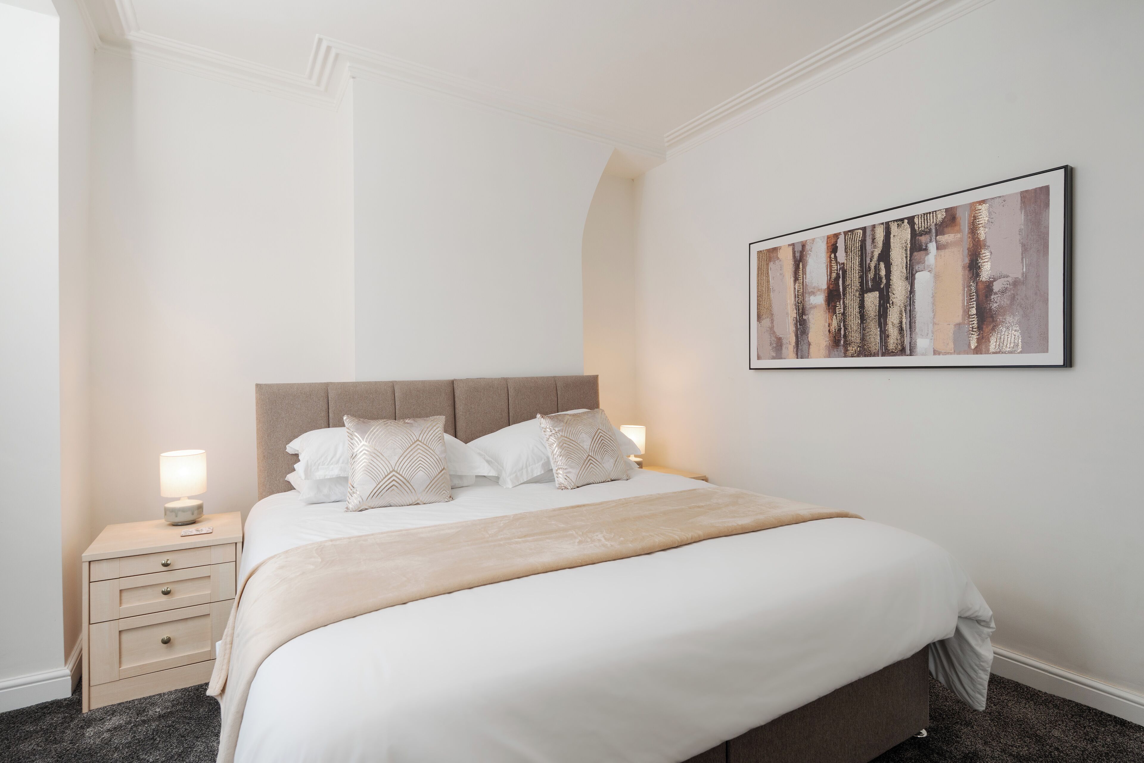 3 makuuhuonetta, silitysrauta/-lauta, ilmainen Wi-Fi, vuodevaatteet