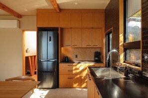 Espresso maker, coffee/tea maker