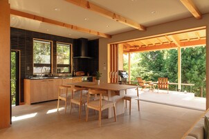 Smart TV, consola de videojuegos, Netflix, juguetes