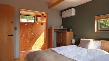 Room | Premium bedding, free WiFi, bed sheets