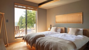 A bedroom with two beds, a large window, and a balcony. - Casablanca Villa Hakone (Hakone)