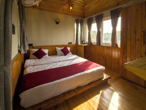 Tree House | Free WiFi - Whispering roots (Ramnagar)