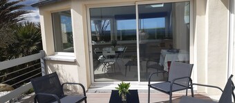 House, sea view, quiet location with beautiful wooded garden